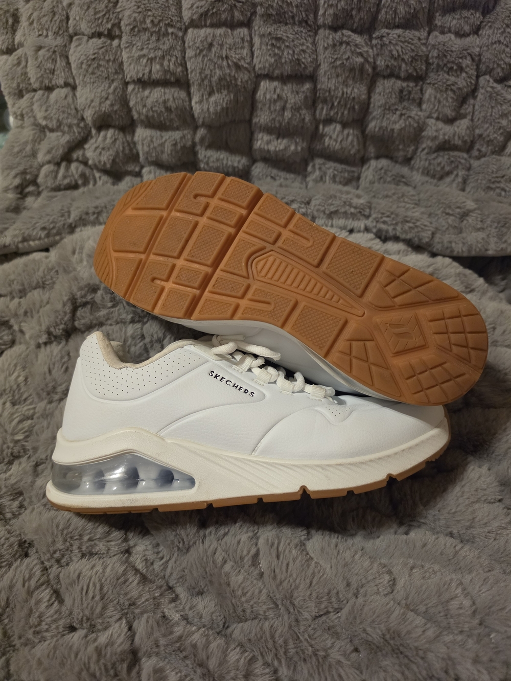 Skechers Women's White Athletic Sneakers with Gum Sole Size 7
